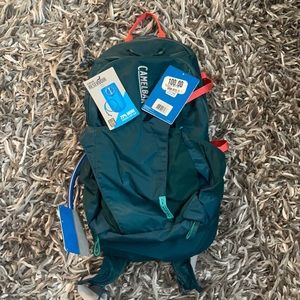 Camelback women’s 20” Helena pack with 85 ounce Crux Reservoir